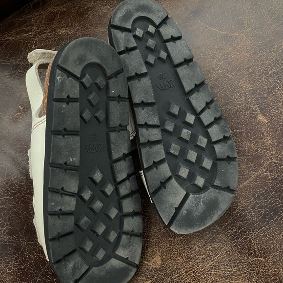 Like new Zara ecru genuine leather velcro sandals - Picture 7 of 7